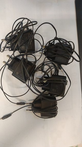 19 CARICABATTERIE diversi da 1€ ciascuno