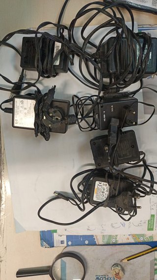 19 CARICABATTERIE diversi da 1€ ciascuno