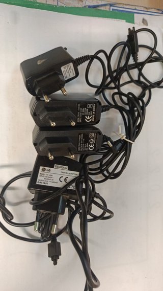 19 CARICABATTERIE diversi da 1€ ciascuno