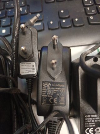 19 CARGADORES diversos 1€ cada uno