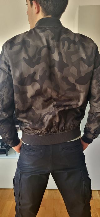 Bomber chico Talla M camuflaje Bershka 