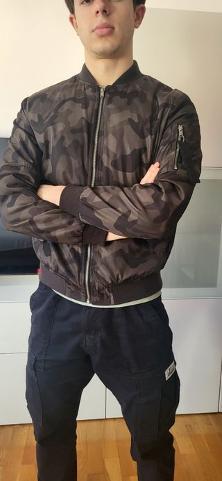 Bomber chico Talla M camuflaje Bershka 