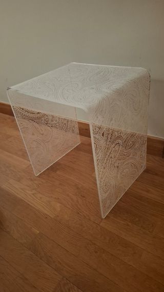 Mesita auxiliar Zara Home.