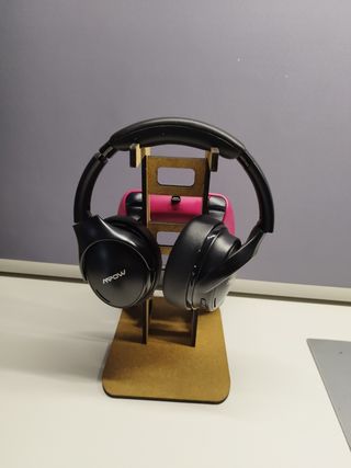 Soporte de mandos y cascos para consola 