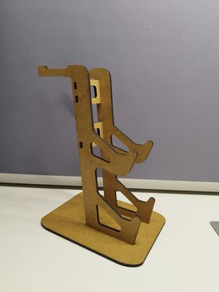 Soporte de mandos y cascos para consola 