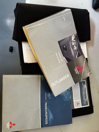Libros Manual OUTLANDER mitsubishi