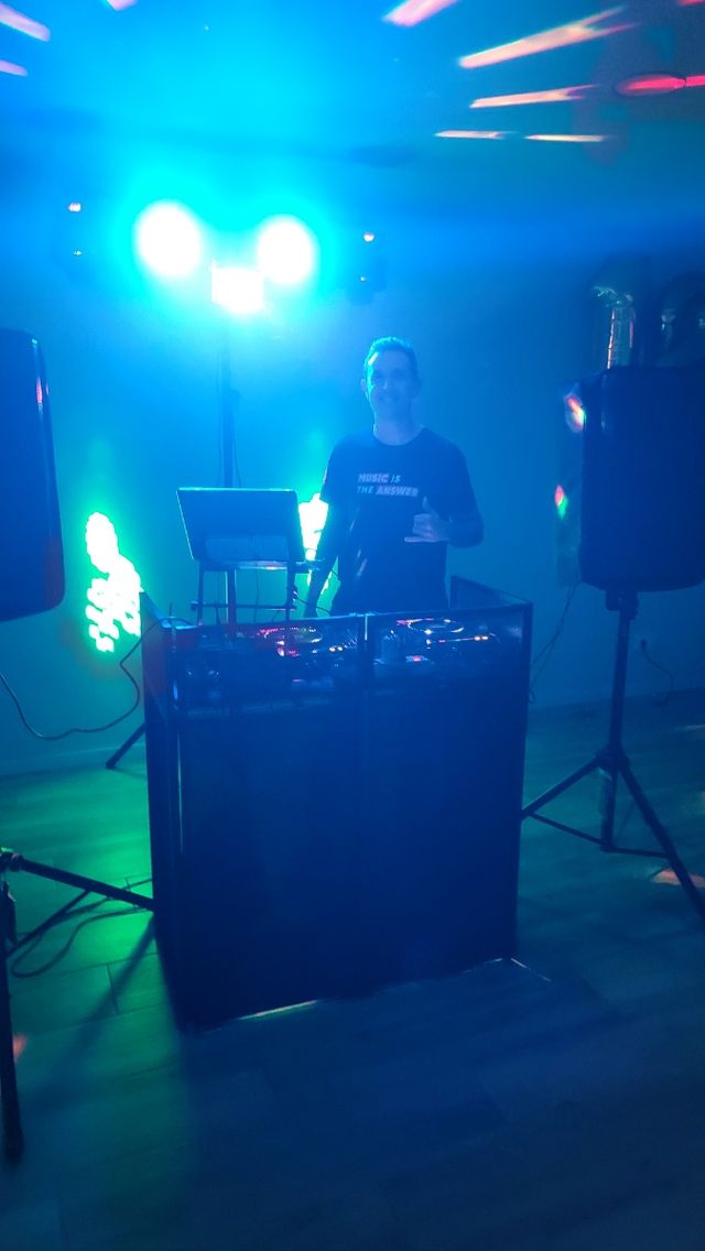 DJ con equipo propio (boda, cumpleaños, fiesta...)