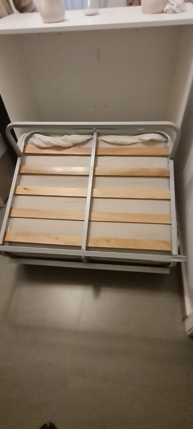 CAMA MUEBLE PLEGABLE.