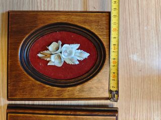 2 cuadros pequeños madera/porcelana