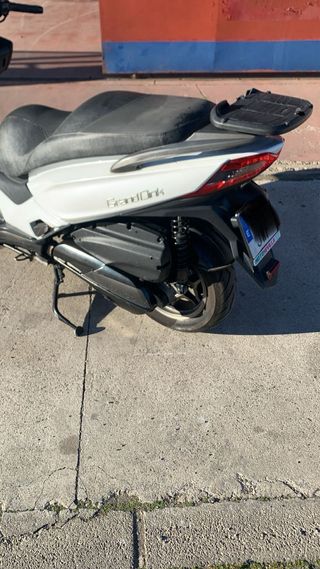 Moto kymco grand dink 300