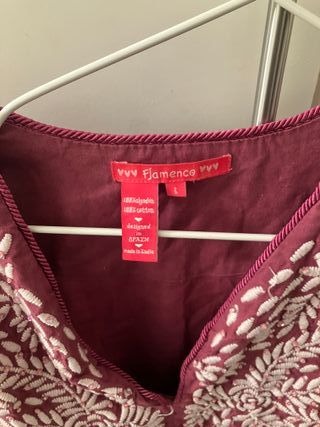 Blusa rosa con bordados y abalorios