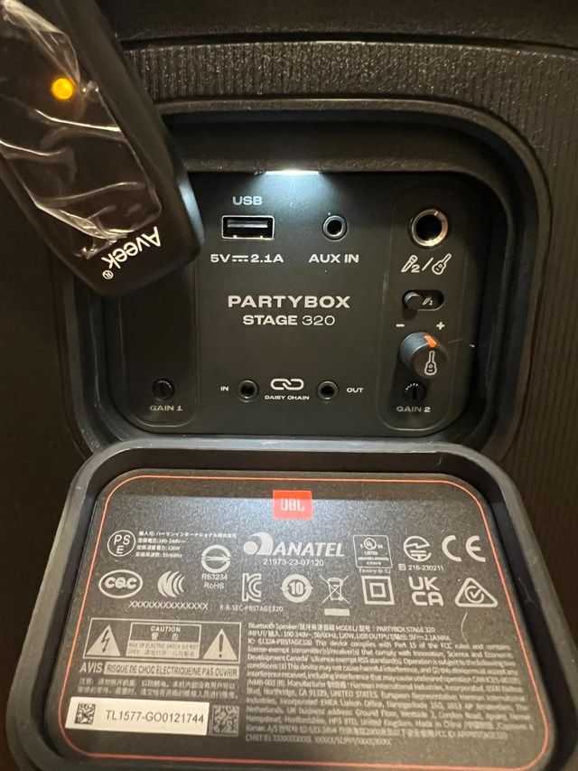 Alquiler altavoz JBL gran potencia 