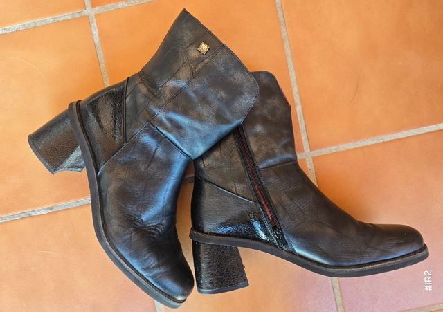 Stivaletti neri in pelle