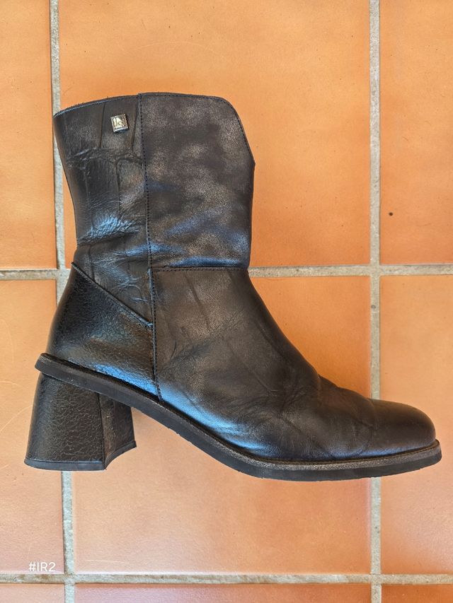 Stivaletti neri in pelle