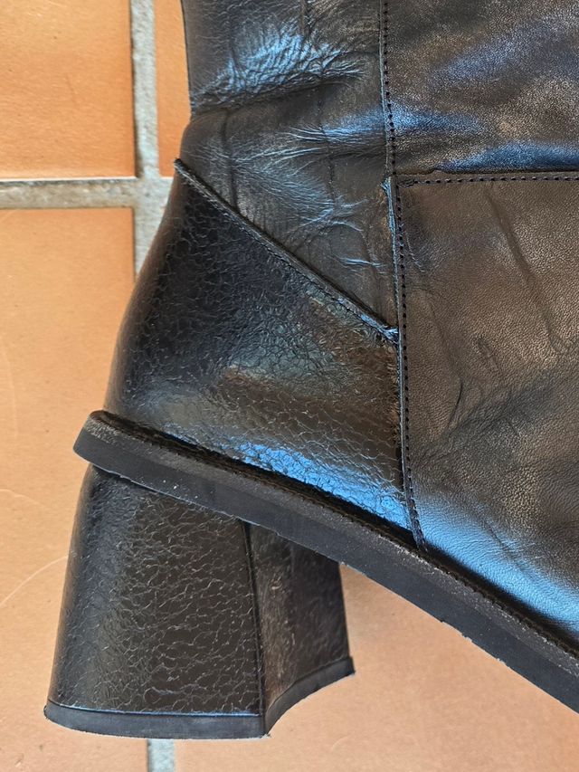 Stivaletti neri in pelle