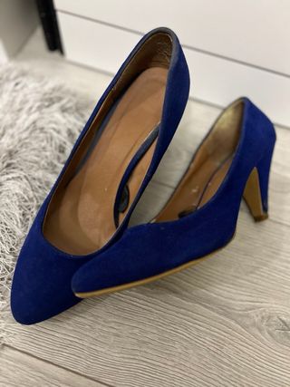 Zapatos tacón tipo salón azul klein Primark