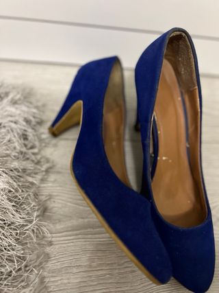 Zapatos tacón tipo salón azul klein Primark
