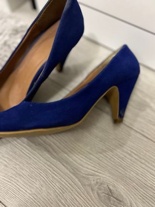 Zapatos tacón tipo salón azul klein Primark