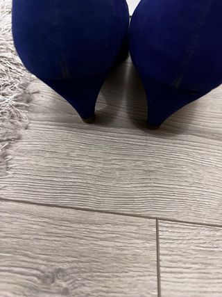 Zapatos tacón tipo salón azul klein Primark