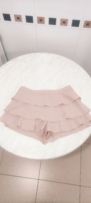Falda pantalón rosa con volantes
