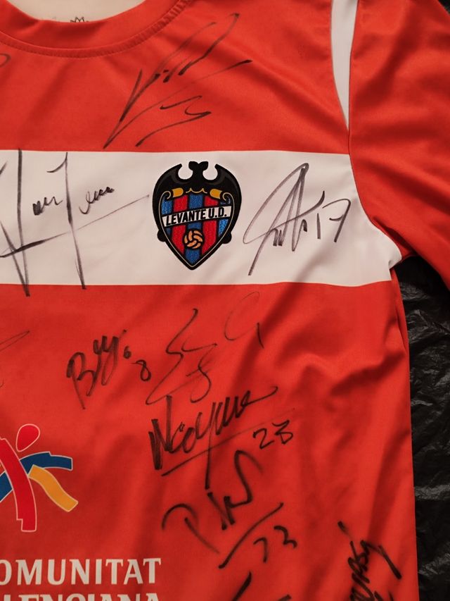 Camiseta firmada Levante 2012/13 Munua