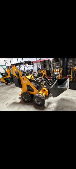 Mini cargadora compacta 360 motor koop 14cv