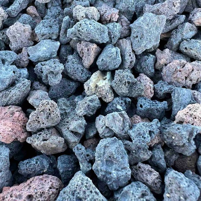 Gravilla Volcánica 25-50mm Rojiza/Negra 25L (15kg)