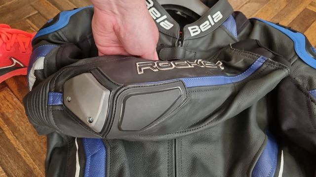 Mono traje moto Bela