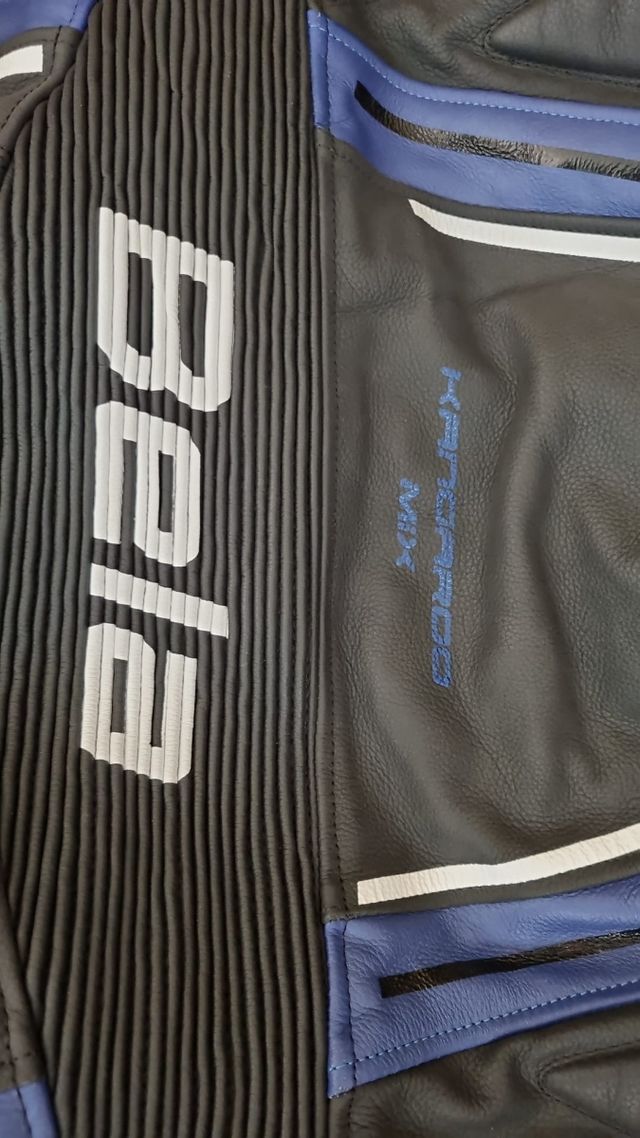 Mono traje moto Bela