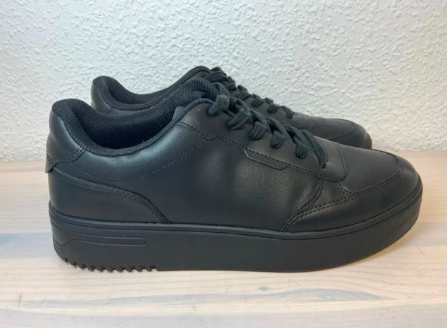 Zapatillas Pull & Bear talla 45, negras.