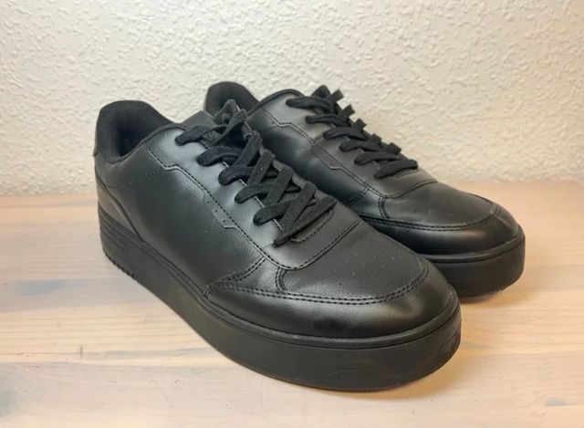 Zapatillas Pull & Bear talla 45, negras.