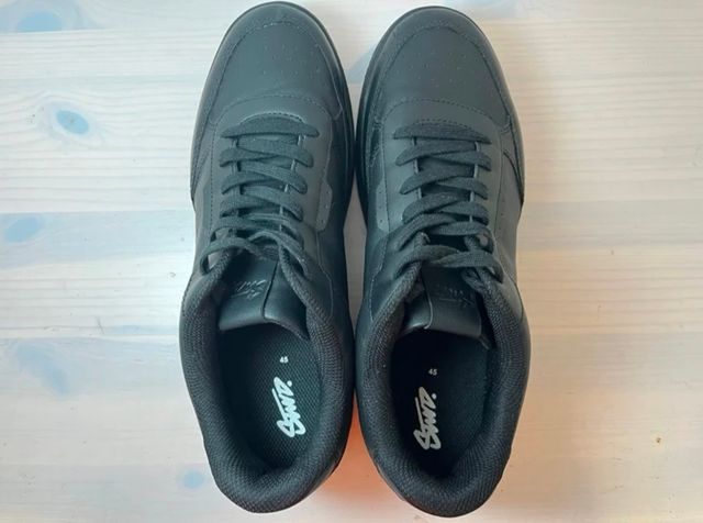 Zapatillas Pull & Bear talla 45, negras.