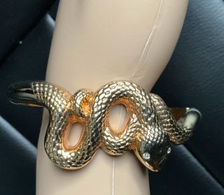 Un bracciale a forma di serpente Donna, colore oro
