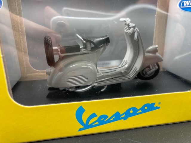 1/18 VESPA 125