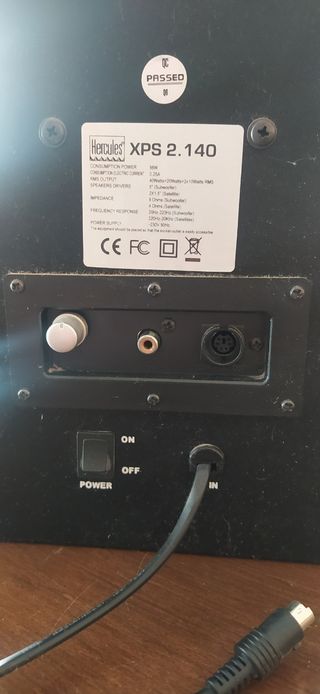 Altavoces subwoofer y micrófono