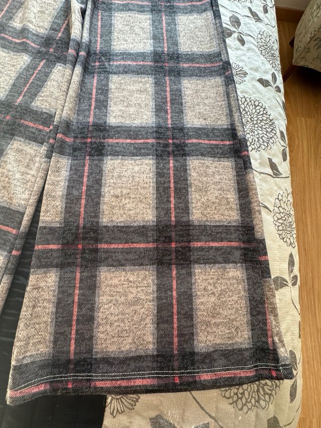 2 pantalones con etiqueta nuevos sin estrenar