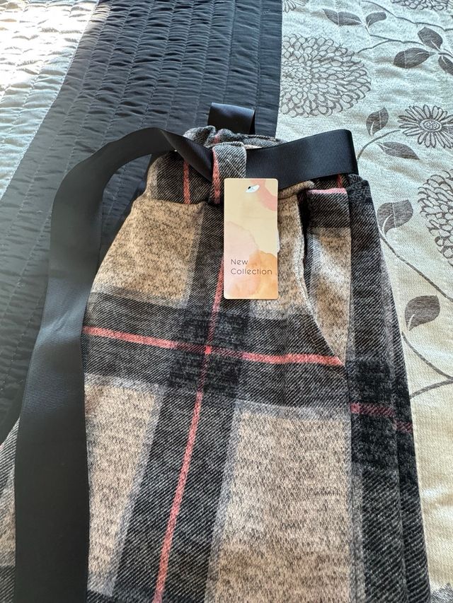 2 pantalones con etiqueta nuevos sin estrenar