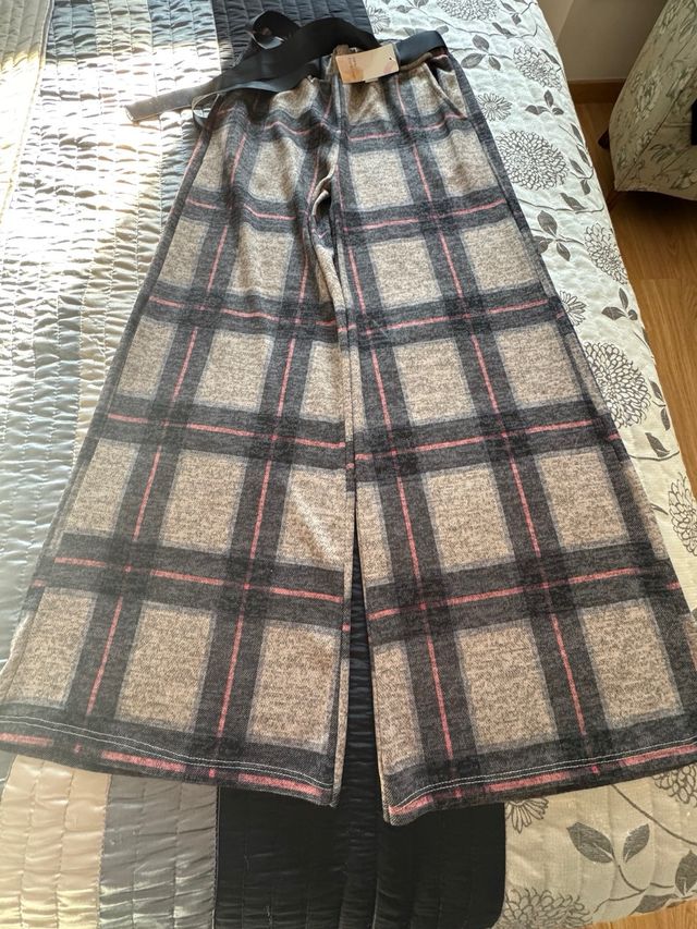 2 pantalones con etiqueta nuevos sin estrenar