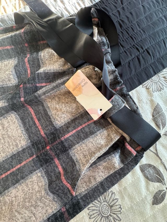 2 pantalones con etiqueta nuevos sin estrenar