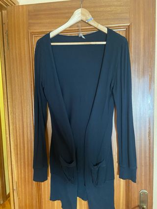 Chaqueta negra larga Bershka talla M