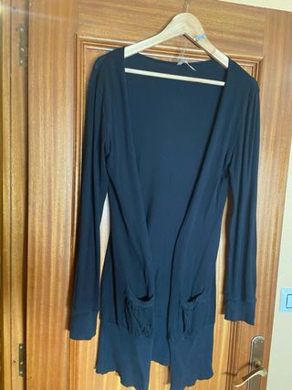 Chaqueta negra larga Bershka talla M