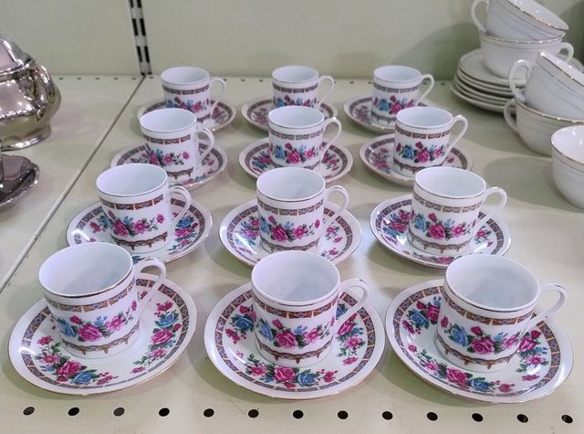 DODICI TAZZINE DA CAFFE' CON PIATTINI