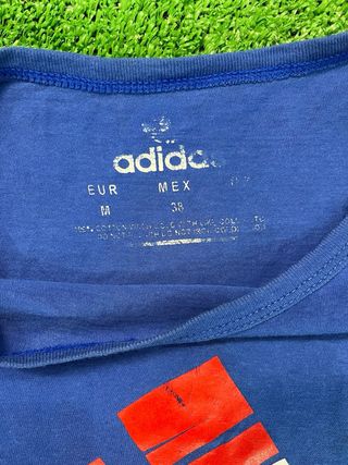 Camiseta Adidas azul con logo rojo y blanco M