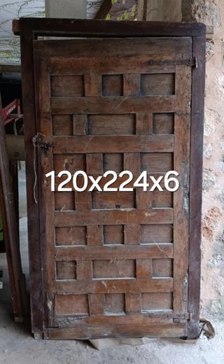 Puerta muy antigua s.XVIII.