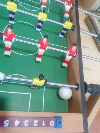 Futbolín infantil de madera y metal