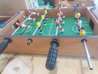 Futbolín infantil de madera y metal