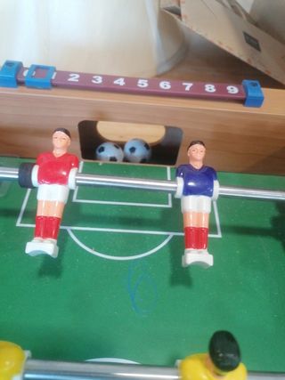 Futbolín infantil de madera y metal