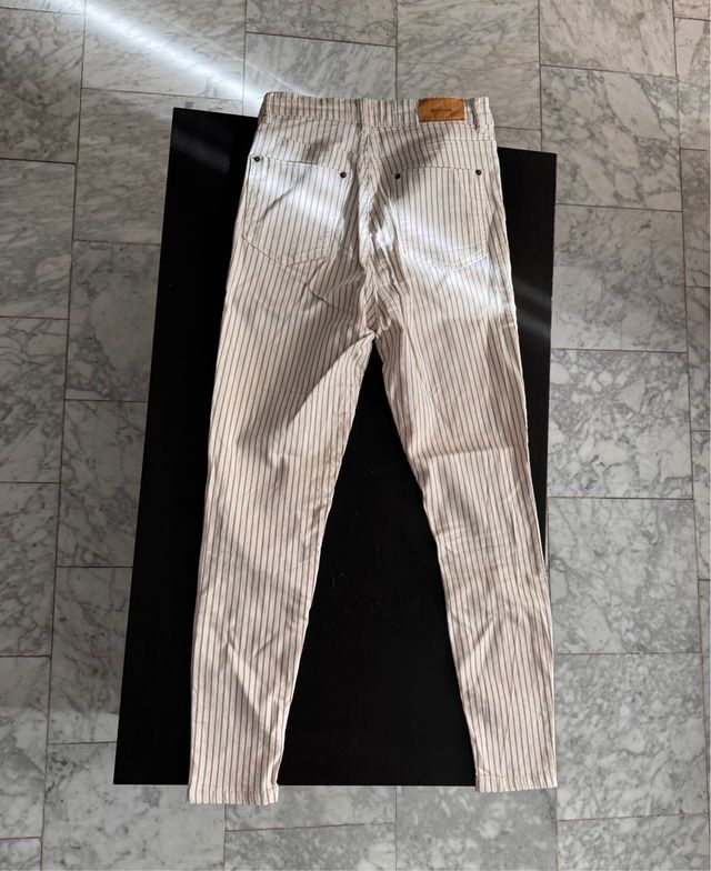 Pantalon vaquero blanco con rayas
