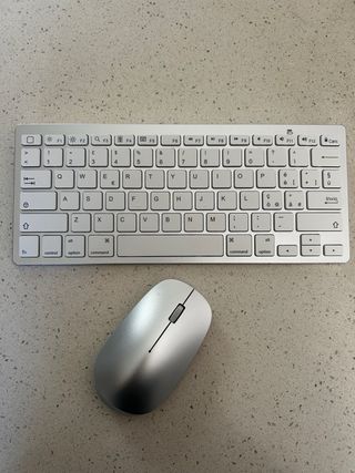 Tastiera +mouse bluethout compatibili con Ipad
