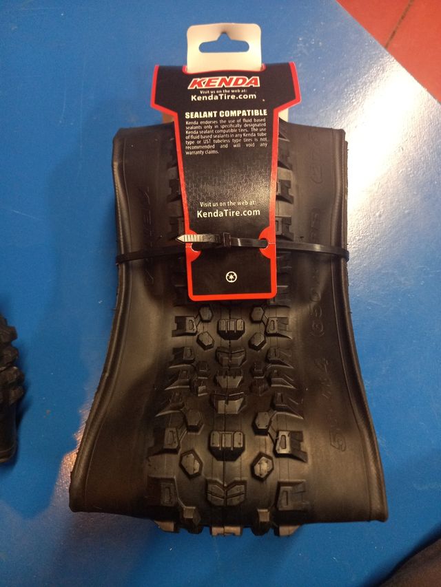 Cubierta Kenda Nevegal Tubeless 27.5 x 2.35
